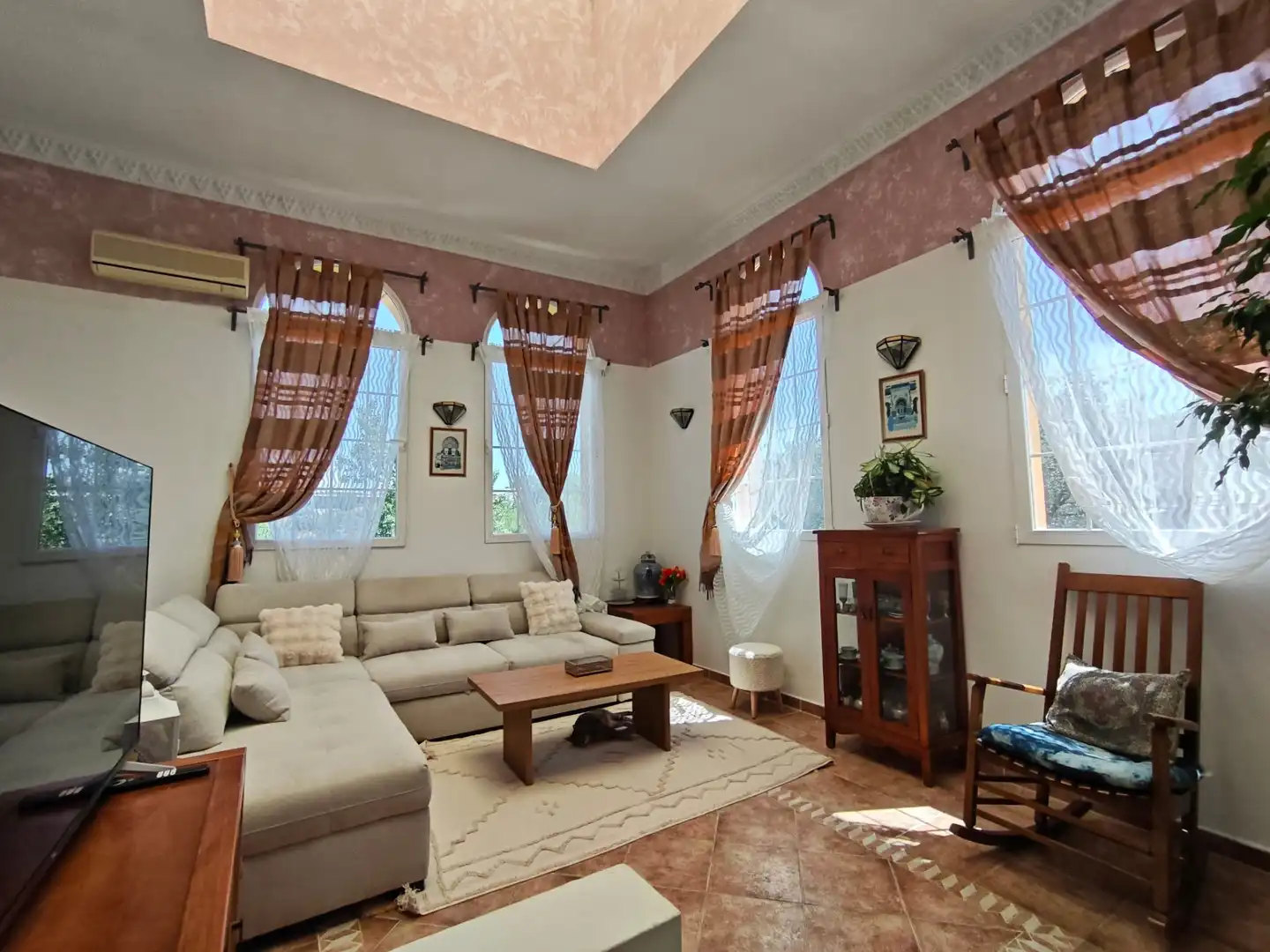 Sala de estar de Casa o chalet en venta en Sevilla la Nueva con Aire acondicionado, Calefacción y Jardín privado