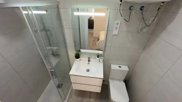 Bany de Apartament en venda en Madrid amb Aire condicionat, Calefacció i Moblat