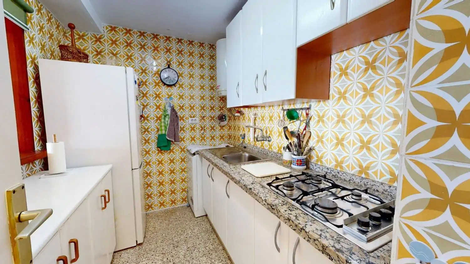 Küche von Wohnung zum Verkauf in Alicante / Alacant mit Balkon