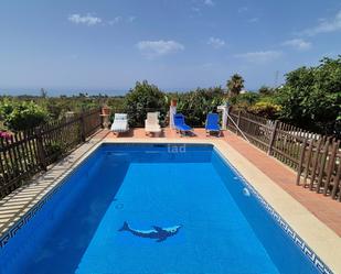 Piscina de Casa o xalet en venda en Nerja amb Aire condicionat, Terrassa i Piscina