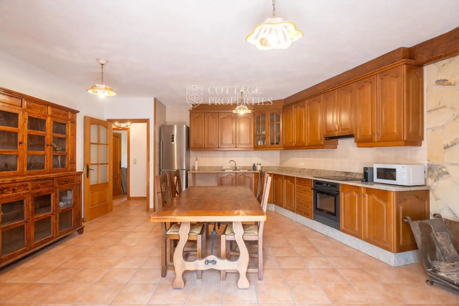 Cocina de Finca rústica en venta en Garrigàs
