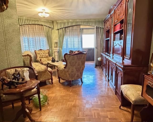 Living room of Flat for sale in  Madrid Capital  with Air Conditioner, Parquet flooring and Terrace