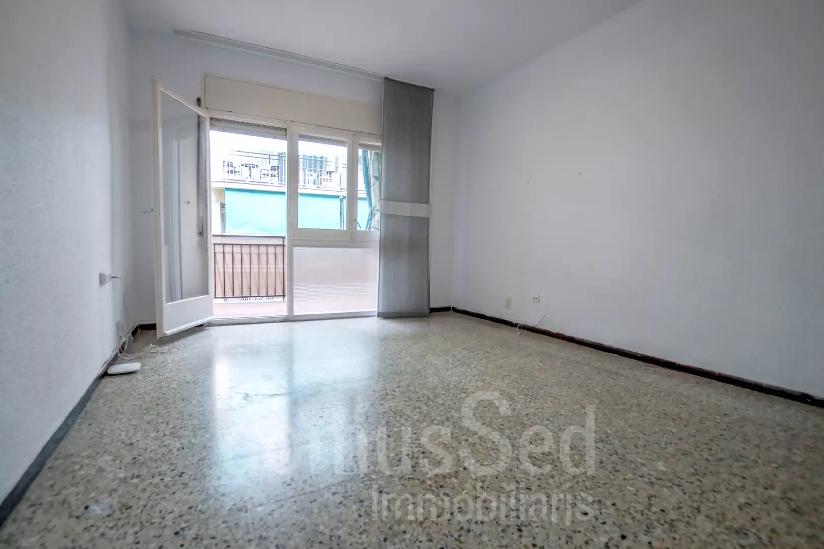 Vista exterior de Piso en venta en Premià de Mar con Terraza, Horno y Alarma