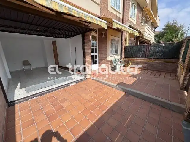 Villa con giardino in affitto a Calle De las hayas, imagen 42