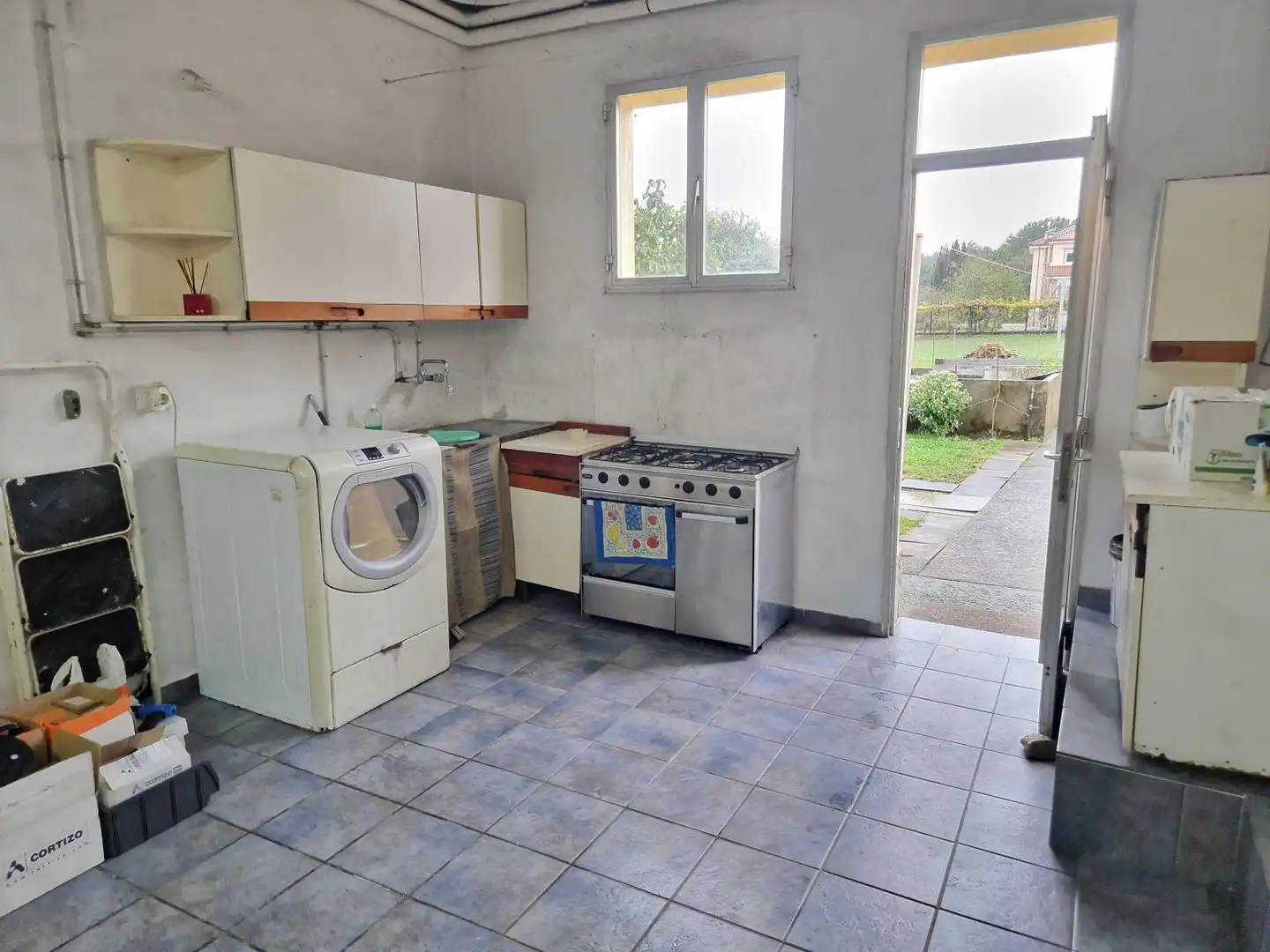 Cuina de Casa o xalet en venda en Ames amb Calefacció, Terrassa i Traster
