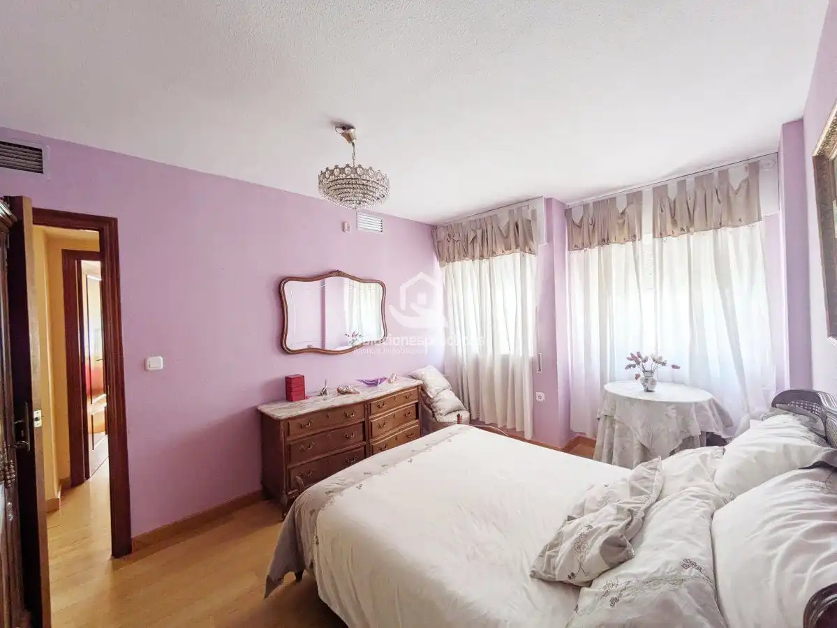 Dormitori de Casa o xalet en venda en Jaén amb Aire condicionat, Terrassa i Traster