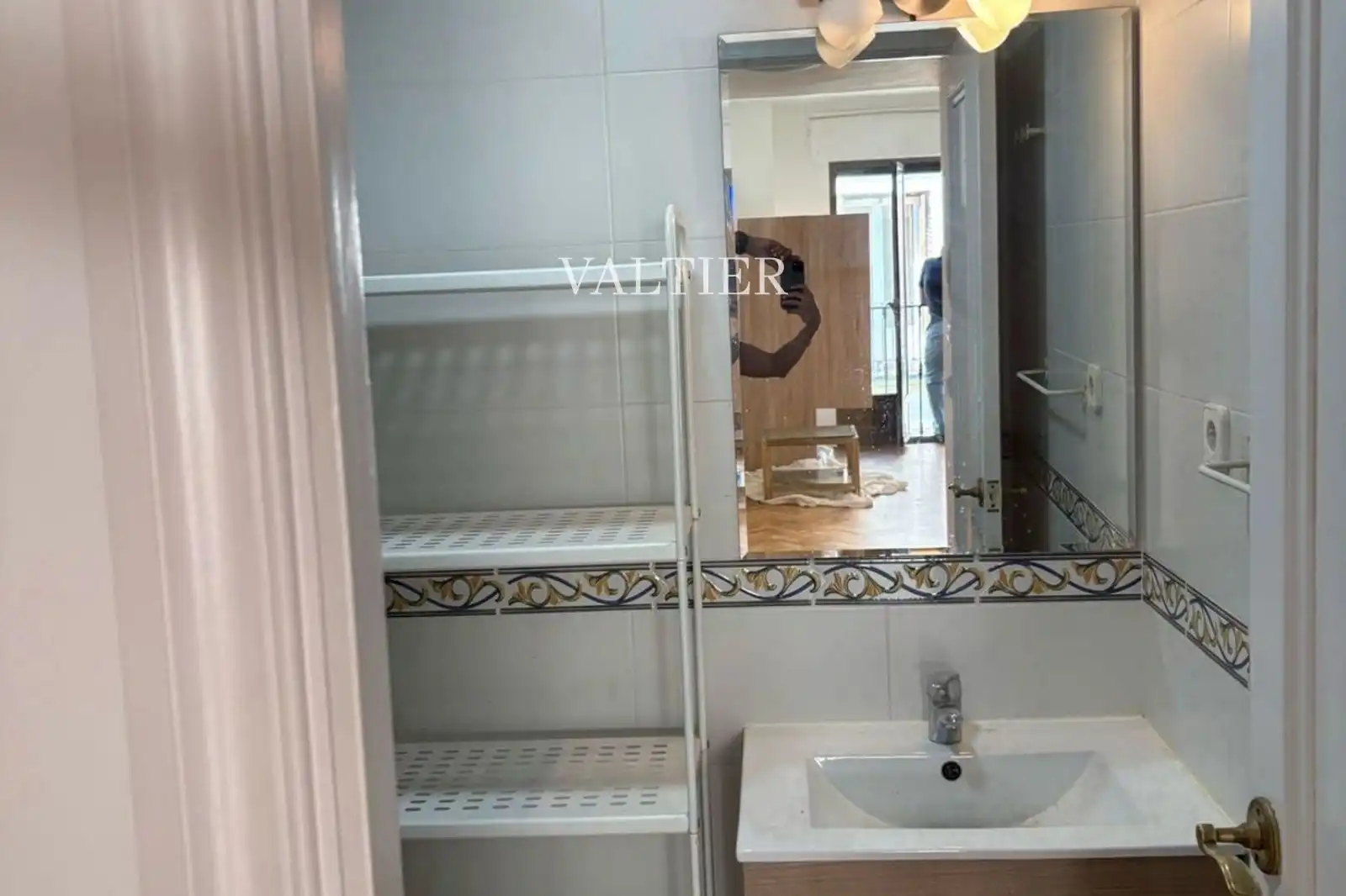 Bany de Apartament de lloguer en Madrid amb Calefacció i Terrassa