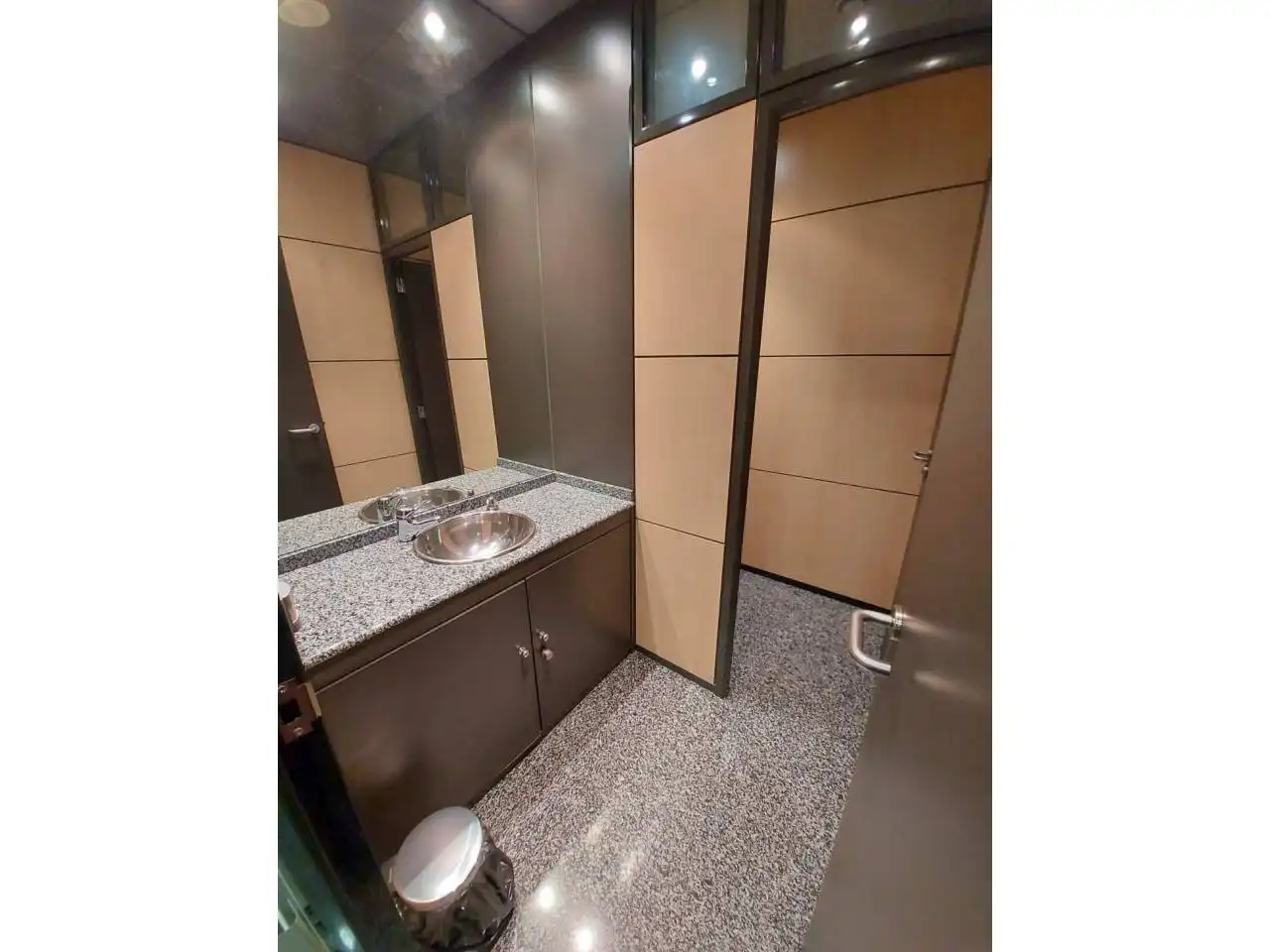 Bathroom of Office for sale in Alcorcón  with Air Conditioner and Alarm