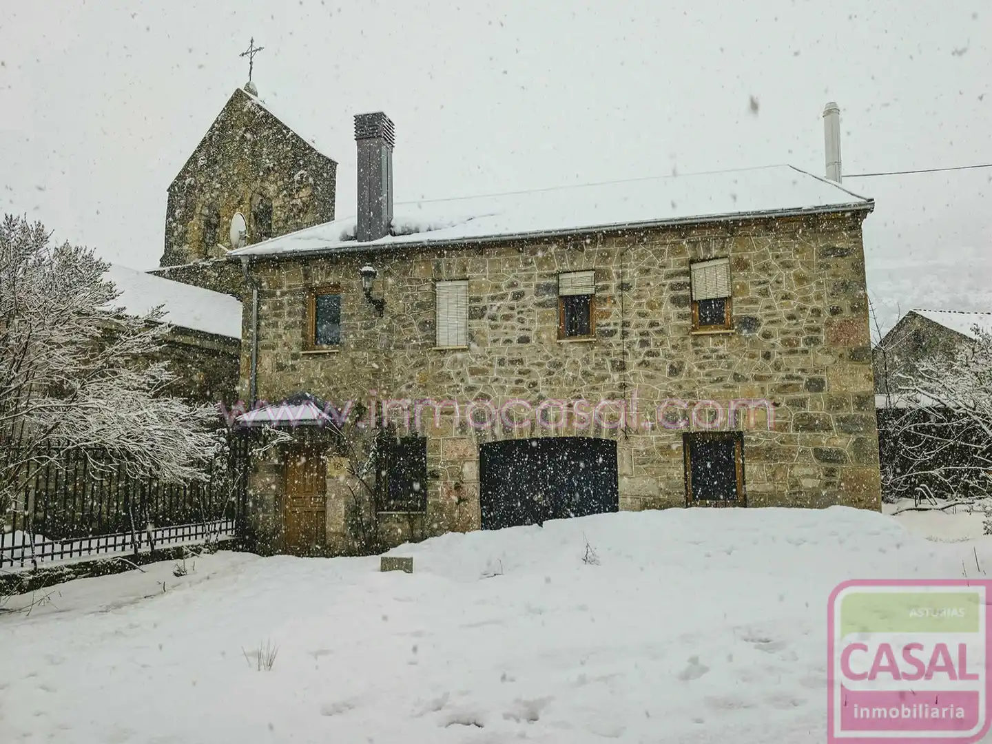 Vista exterior de Casa o chalet en venta en León Capital  con Calefacción, Trastero y Amueblado