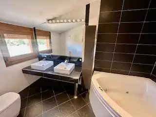 Bany de Casa o xalet en venda en Onzonilla amb Calefacció, Parquet i Terrassa