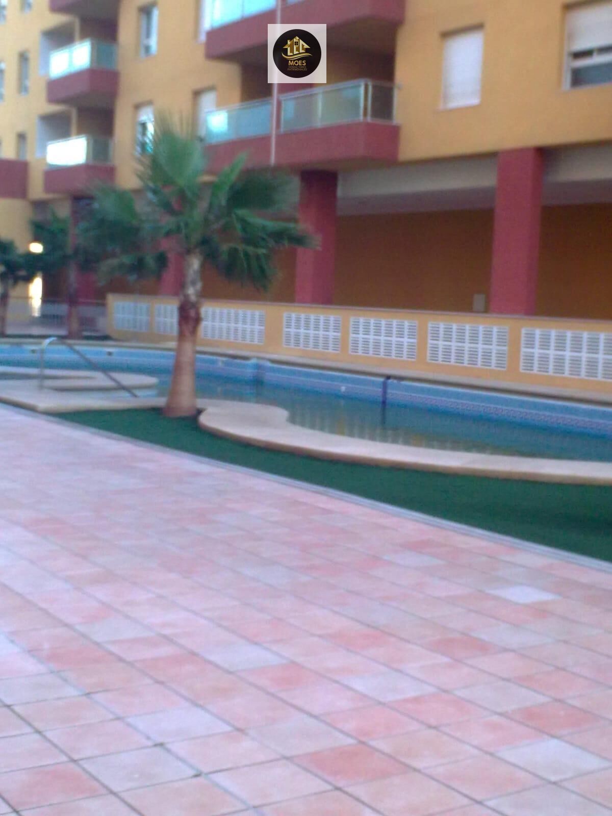 Piscina de Estudi en venda en Roquetas de Mar amb Jardí privat i Piscina comunitària