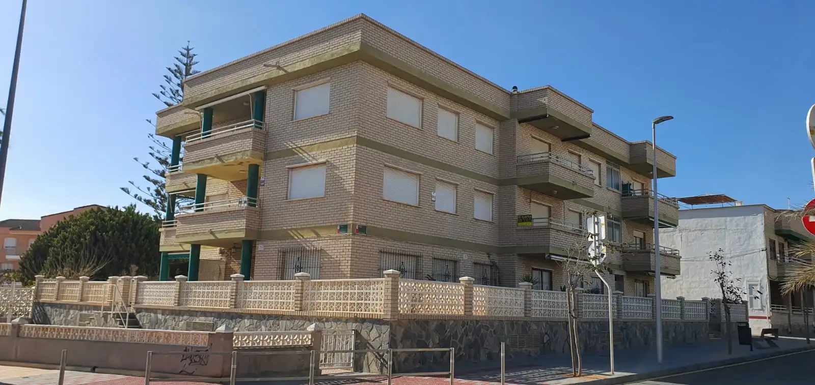 Vista exterior de Piso en venta en Pilar de la Horadada con Balcón y Alarma