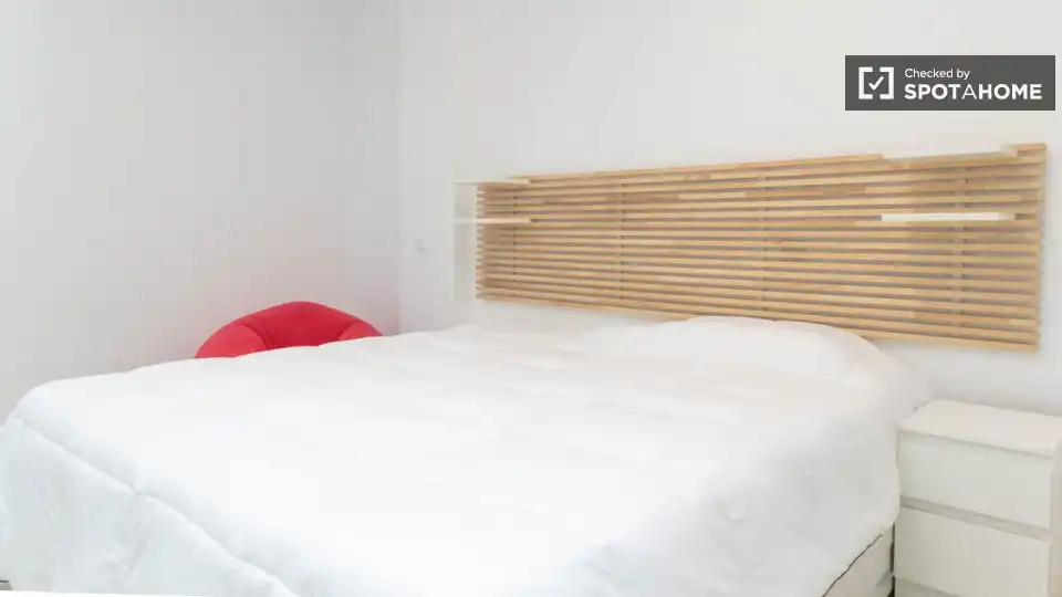 Bedroom of Flat for rent in Madrid  with Air Conditioner, Heating and Furnished