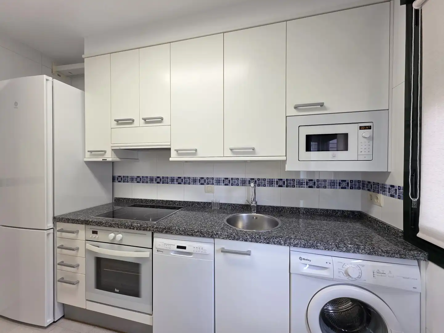Cuina de Pis de lloguer en Oviedo  amb Calefacció, Parquet i Traster