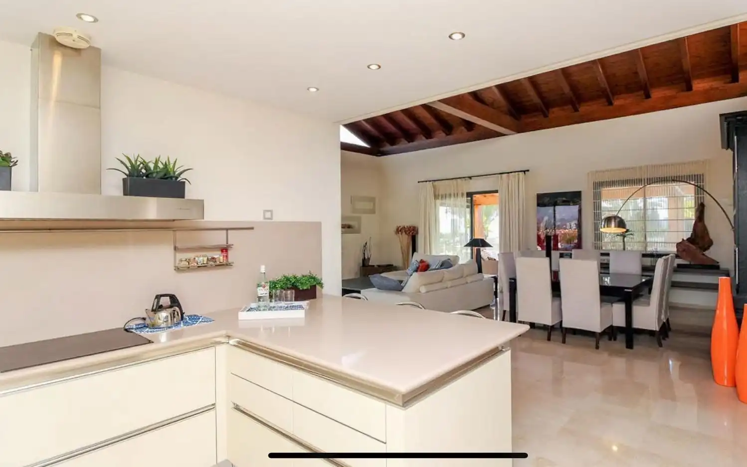 Cuina de Casa o xalet de lloguer en Marbella amb Aire condicionat, Jardí privat i Piscina