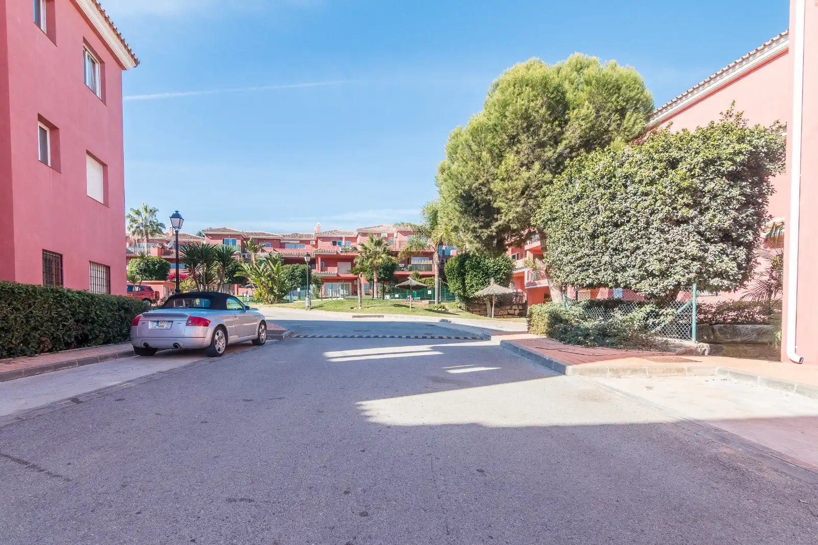 Vista exterior de Apartamento en venta en Manilva con Aire acondicionado, Terraza y Piscina