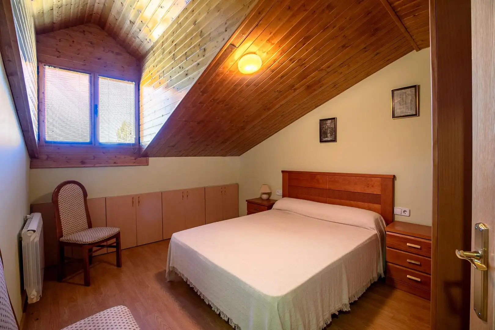 Schlafzimmer von Gebäude zum Verkauf in Puente la Reina de Jaca