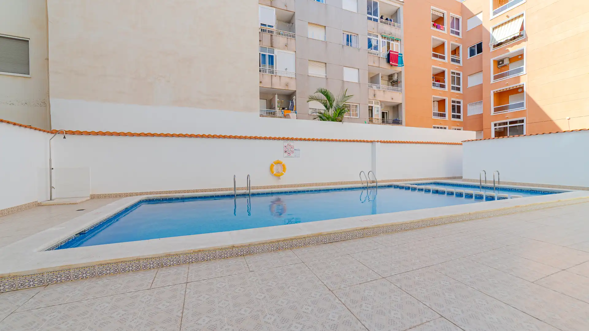Schwimmbecken von Wohnung zum Verkauf in Torrevieja mit Klimaanlage, Heizung und Terrasse