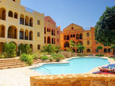 Pis amb piscina en venda a Desert Spring Golf