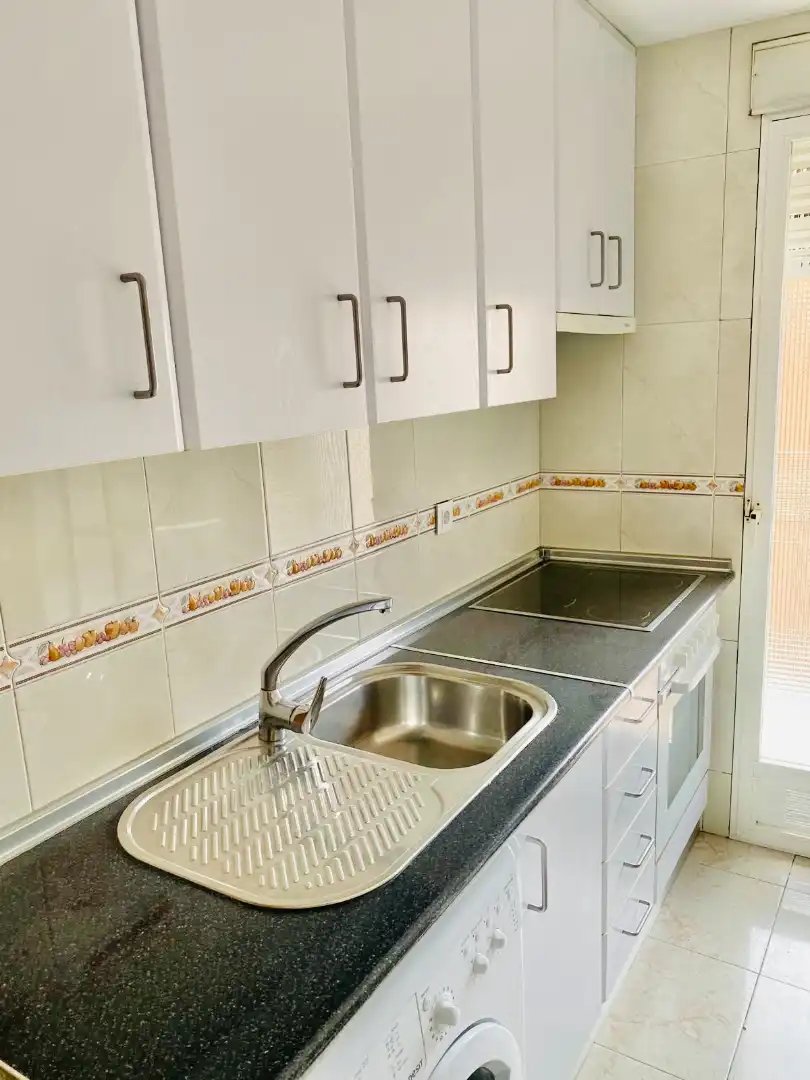 Cocina de Piso de alquiler en Granada con Calefacción, Terraza y Amueblado