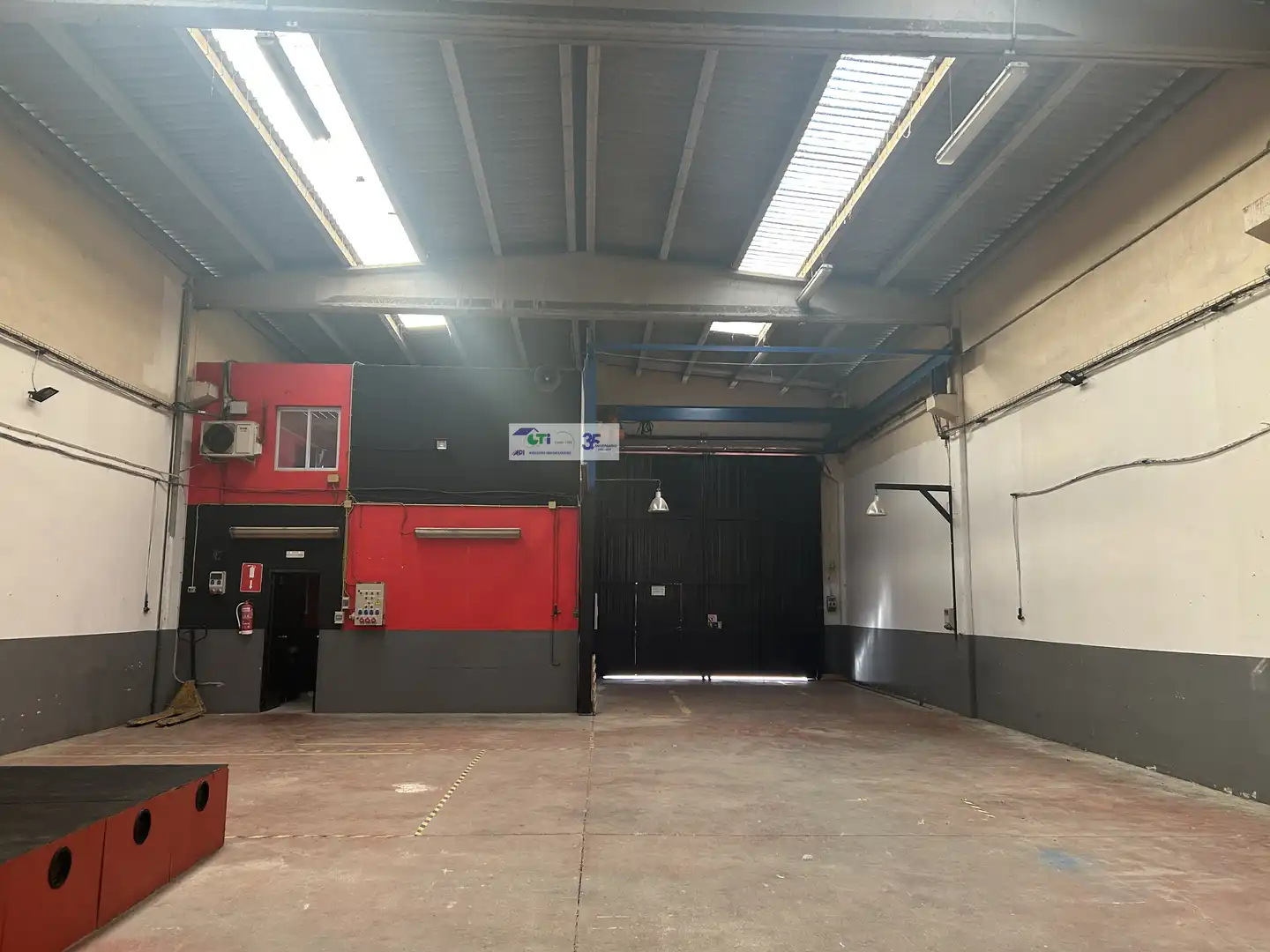 Nau industrial en venda a C / BUENOS AIRES, La Muela