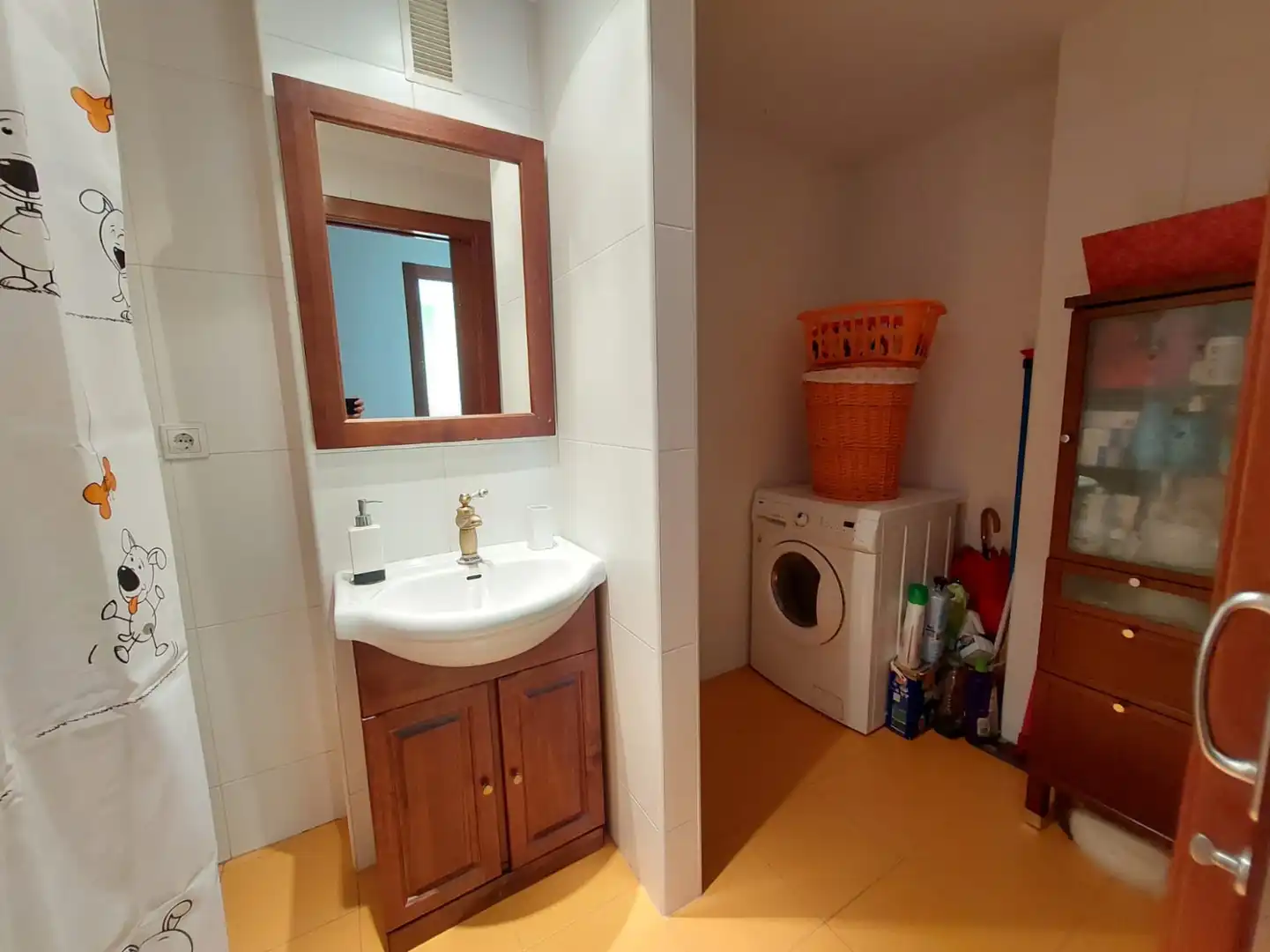 Baño de Piso de alquiler en Gijón  con Calefacción, Jardín privado y Parquet