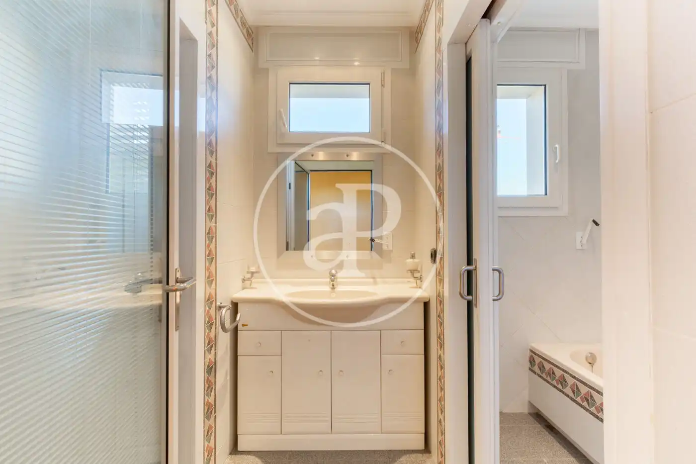 Baño de Casa o chalet en venta en Serra con Aire acondicionado, Calefacción y Jardín privado
