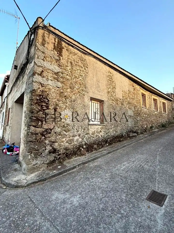Vista exterior de Casa o xalet en venda en Cervera de los Montes amb Aire condicionat, Jardí privat i Terrassa