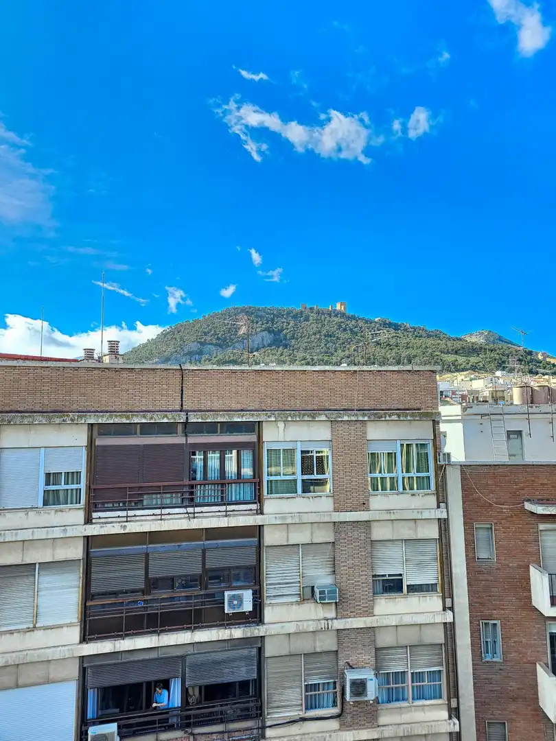 Außenansicht von Wohnung zum Verkauf in Jaén mit Klimaanlage und Heizung