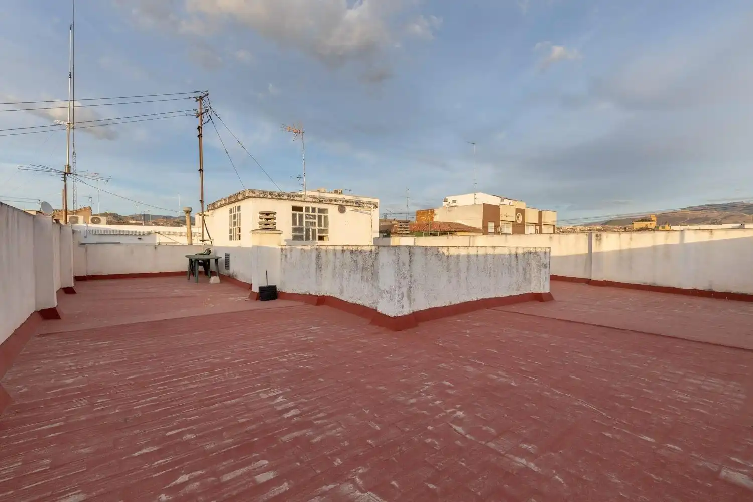 Vista exterior de Àtic en venda en Granada amb Aire condicionat, Terrassa i Balcó