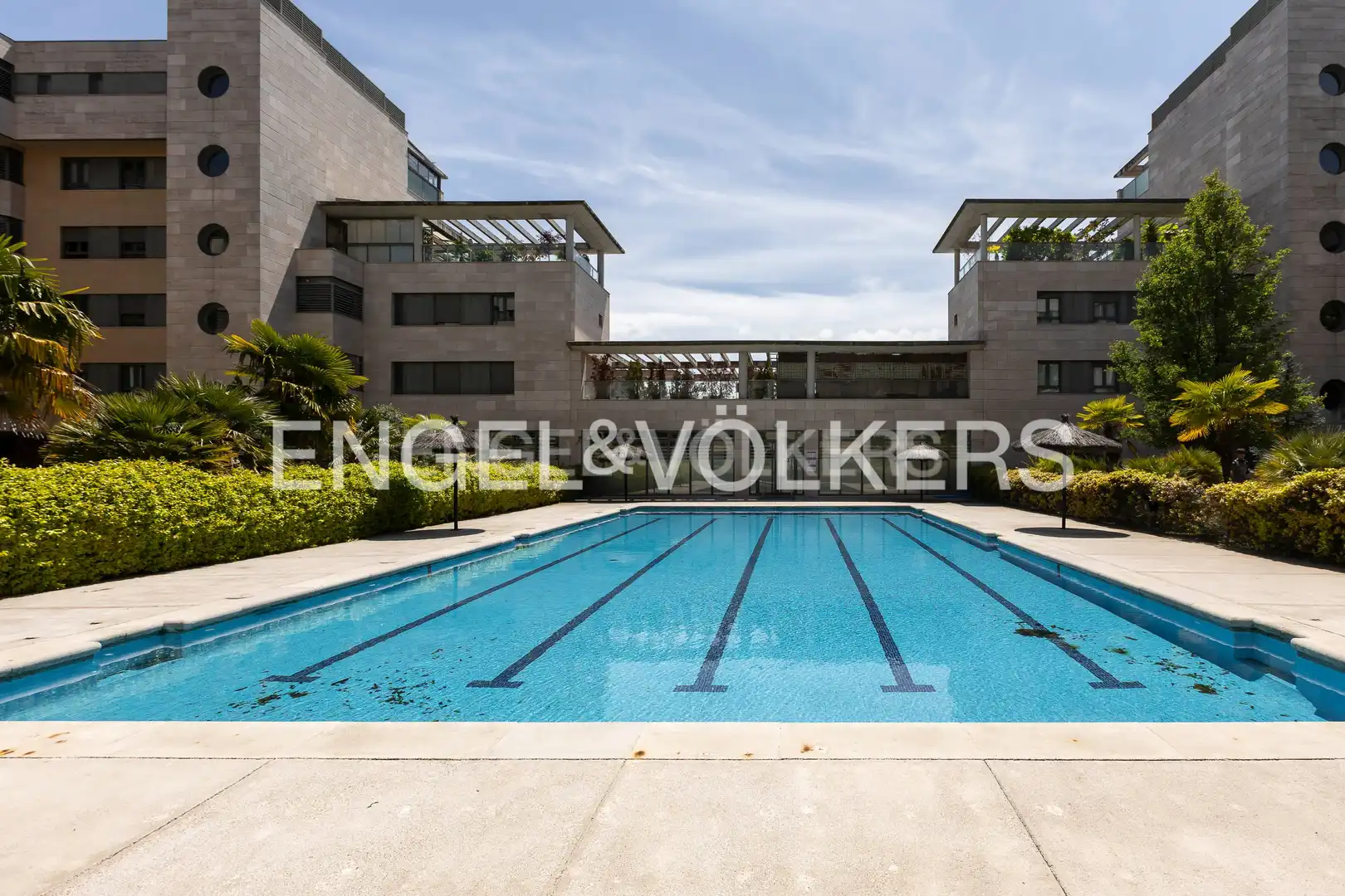 Swimming pool of Apartments for sale in Madrid  with Air Conditioner, Heating and Parquet flooring