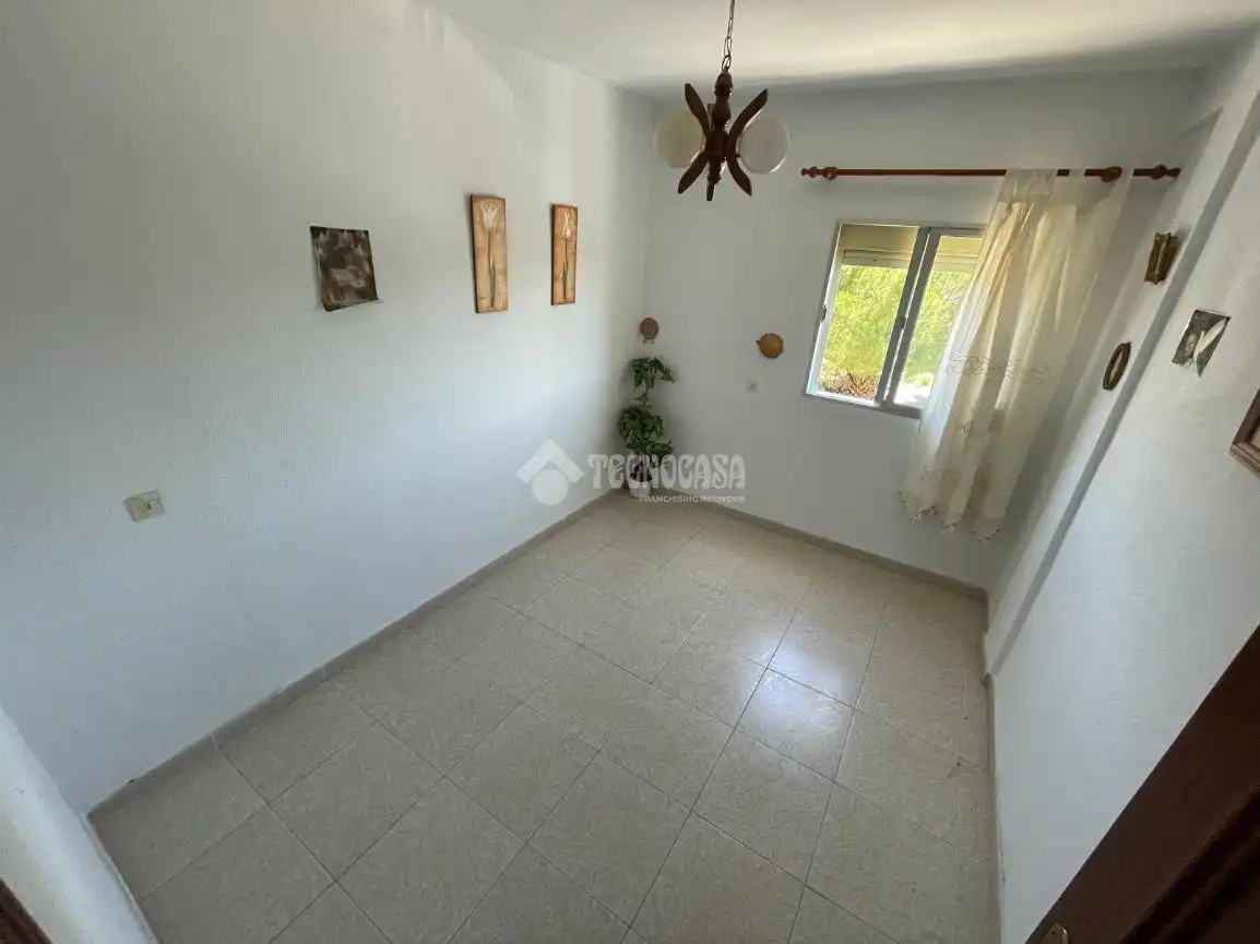 Habitación de Casa adosada en venta en Badajoz con Aire acondicionado
