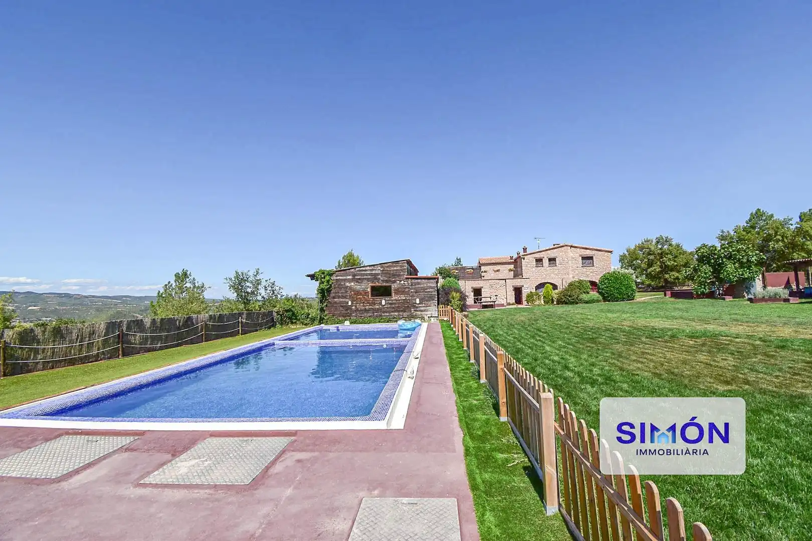 Piscina de Finca rústica en venda en Sant Pere Sallavinera amb Aire condicionat, Calefacció i Terrassa