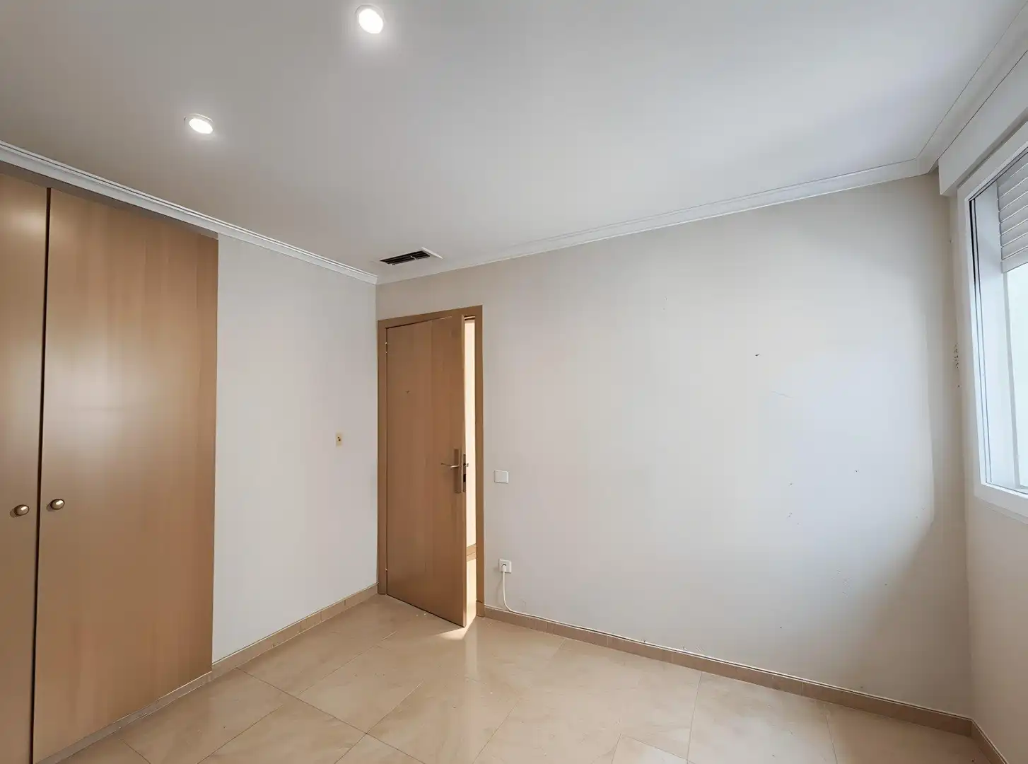 Schlafzimmer von Dachboden zum Verkauf in Benigànim mit Klimaanlage, Heizung und Terrasse