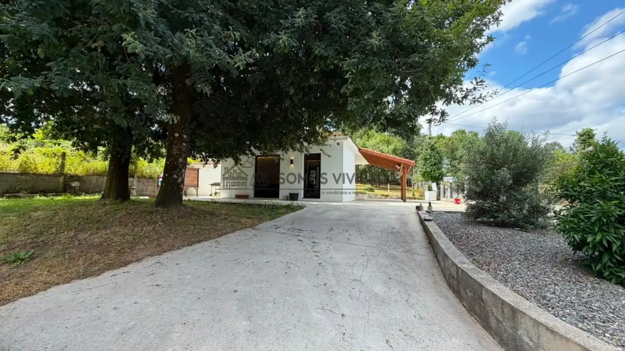 Vista exterior de Casa o xalet en venda en Ourense Capital  amb Calefacció, Jardí privat i Terrassa