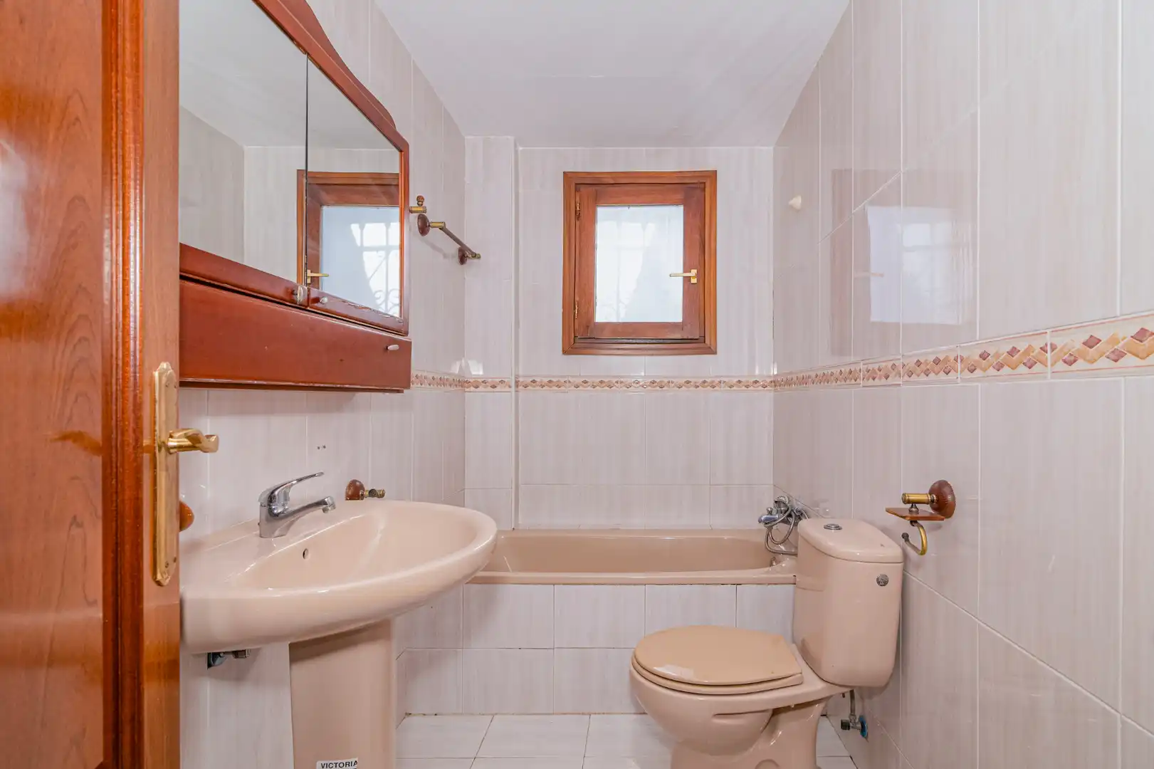 Bany de Casa o xalet en venda en Las Gabias amb Jardí privat, Terrassa i Moblat