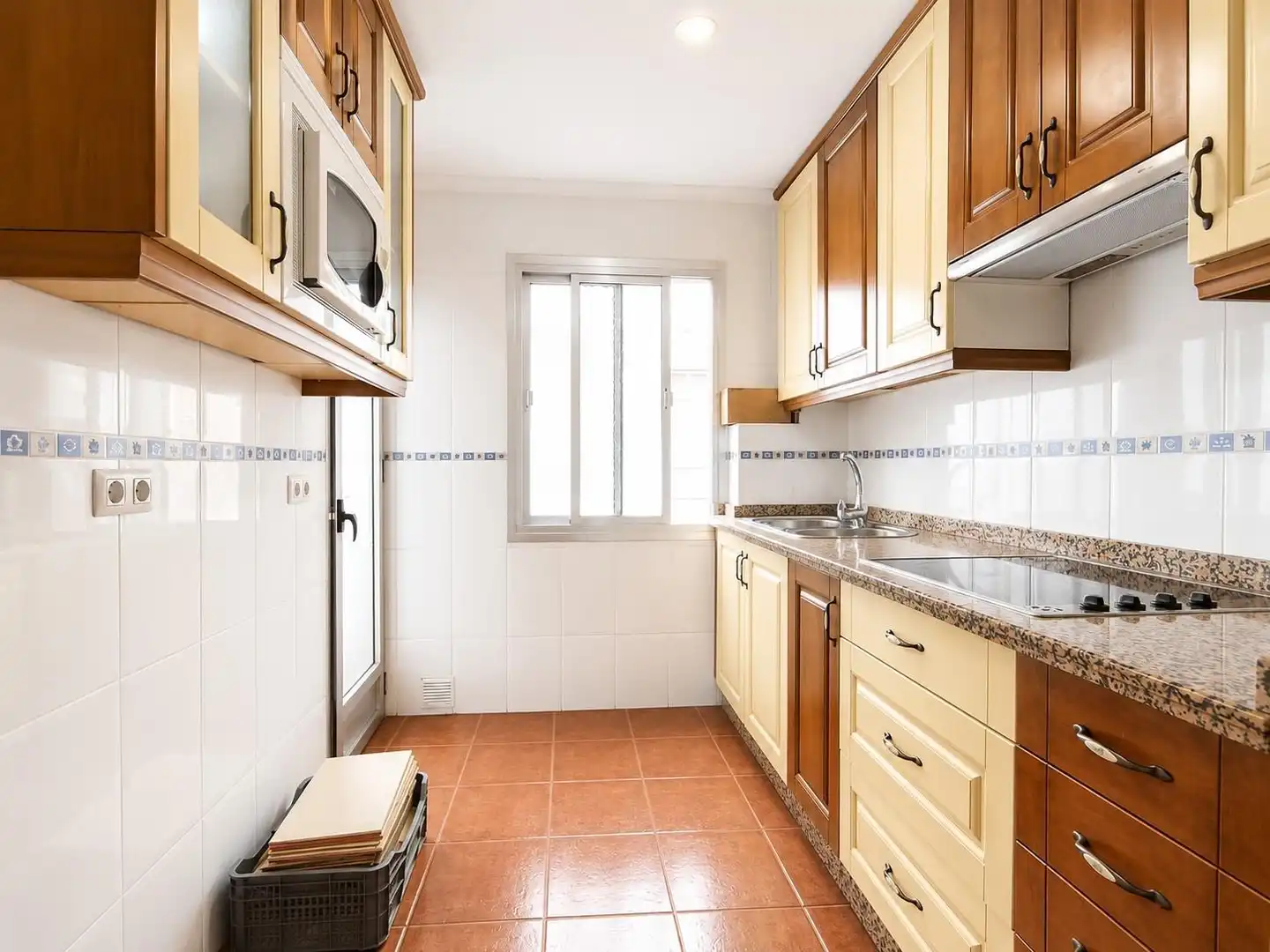 Cuina de Pis de lloguer en Plasencia amb Aire condicionat, Terrassa i Balcó
