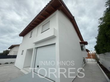 Detached house with balcony for sale in Vía Po Polígono 7