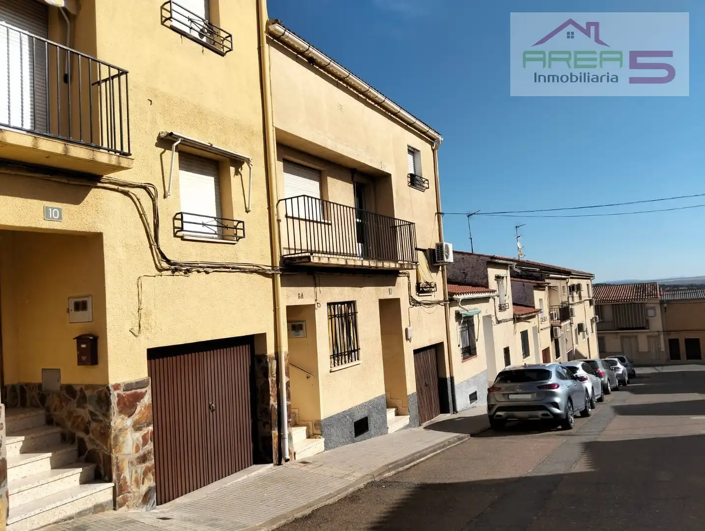 Vista exterior de Casa adosada en venda en Aliseda amb Balcó