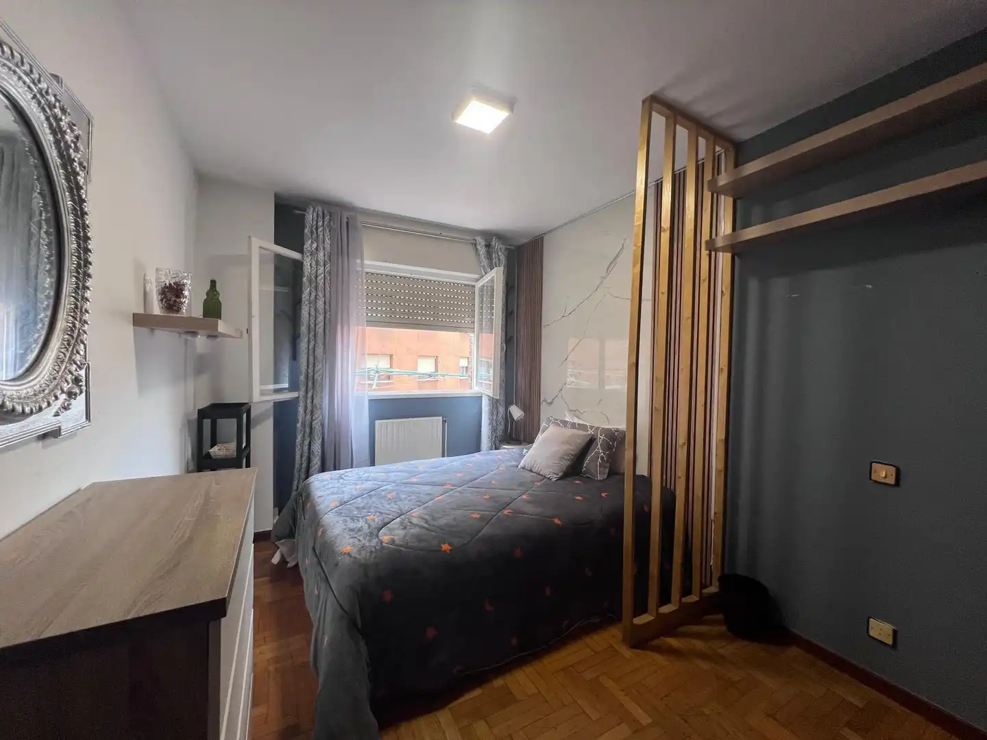 Habitación de Piso de alquiler en Oviedo  con Calefacción y Amueblado