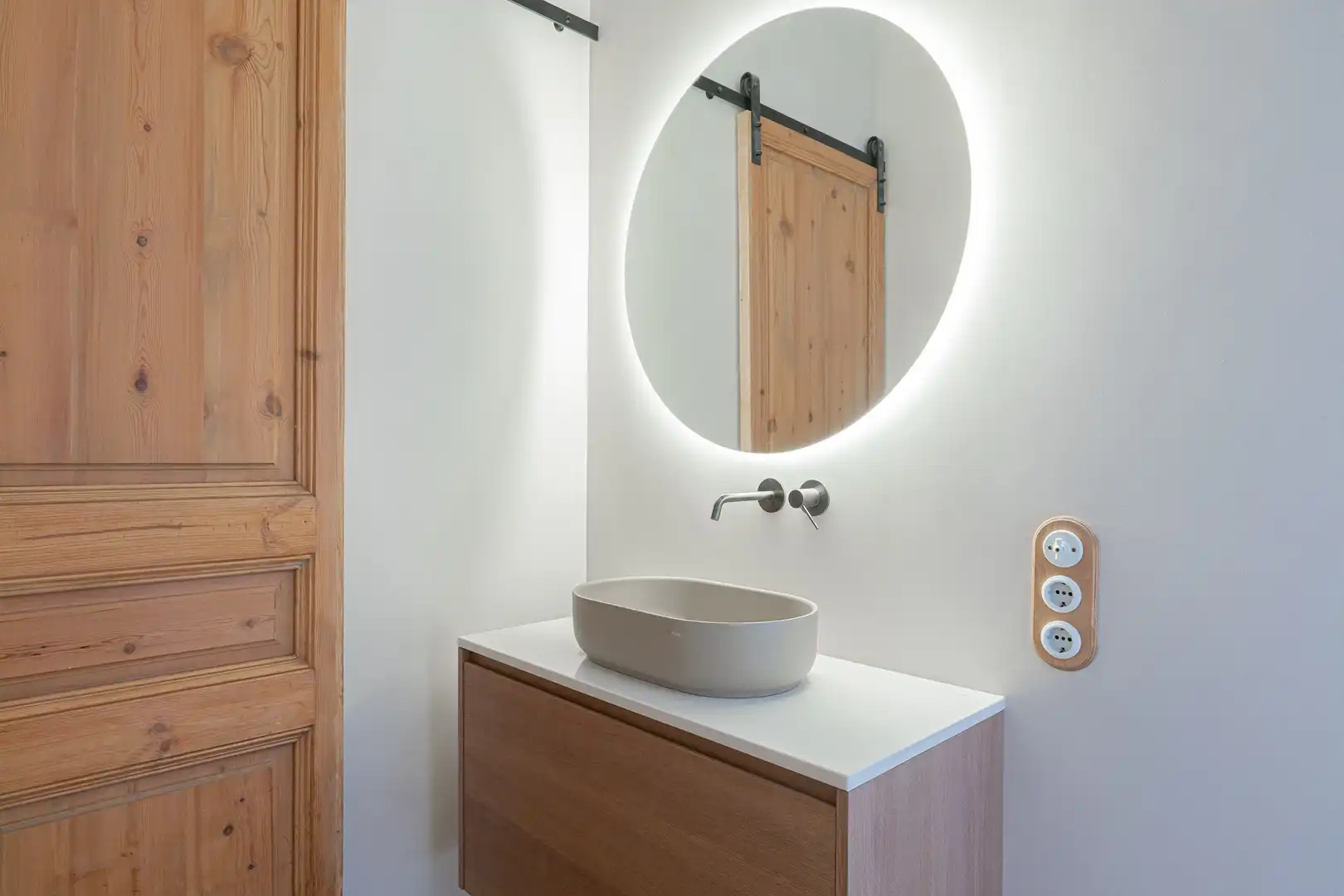 Badezimmer von Wohnung zum Verkauf in Barcelona mit Klimaanlage, Heizung und Balkon