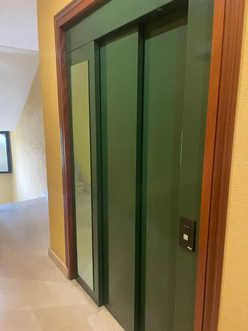 Office for sale in Valladolid  with Air Conditioner