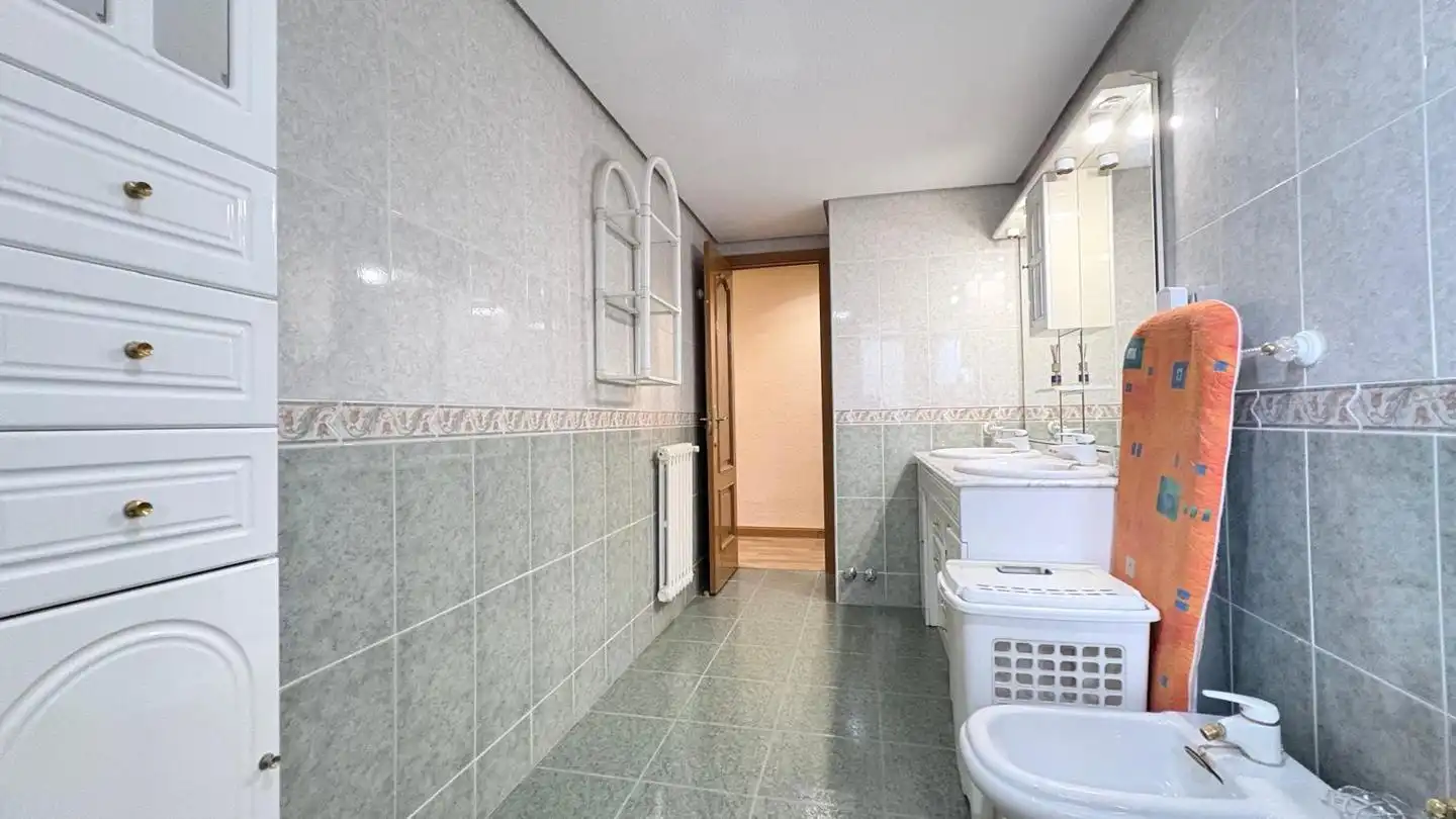 Piso con ascensor en venta en Caballería Española, imagen 24