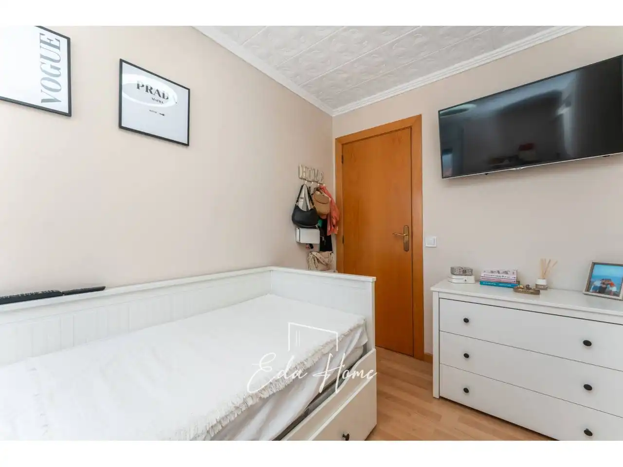 Bedroom of Flat for sale in Cornellà de Llobregat  with Air Conditioner, Heating and Parquet flooring