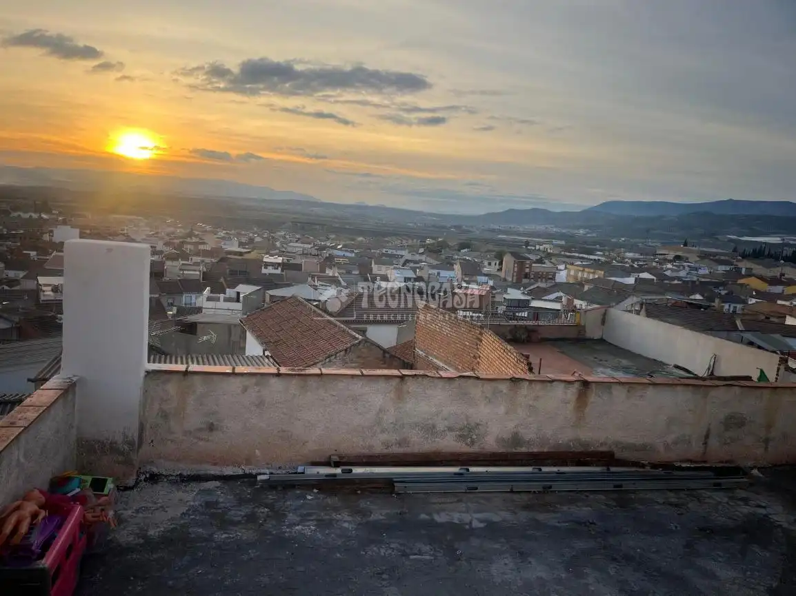 Außenansicht von Einfamilien-Reihenhaus zum Verkauf in Pinos Puente mit Terrasse