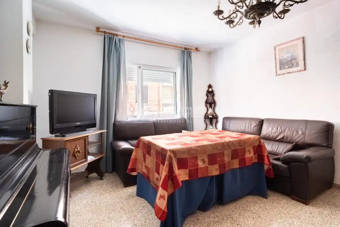 Living room of Flat for sale in Granada  with Terrace and Balcony