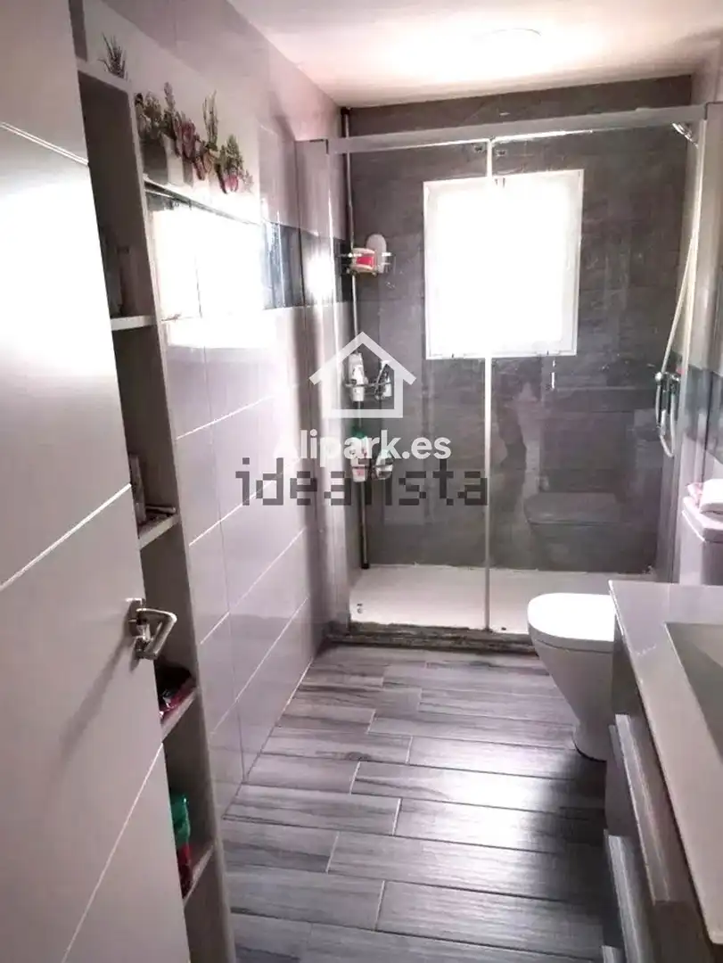Baño de Casa o chalet en venta en Alicante / Alacant con Trastero, Piscina y Amueblado