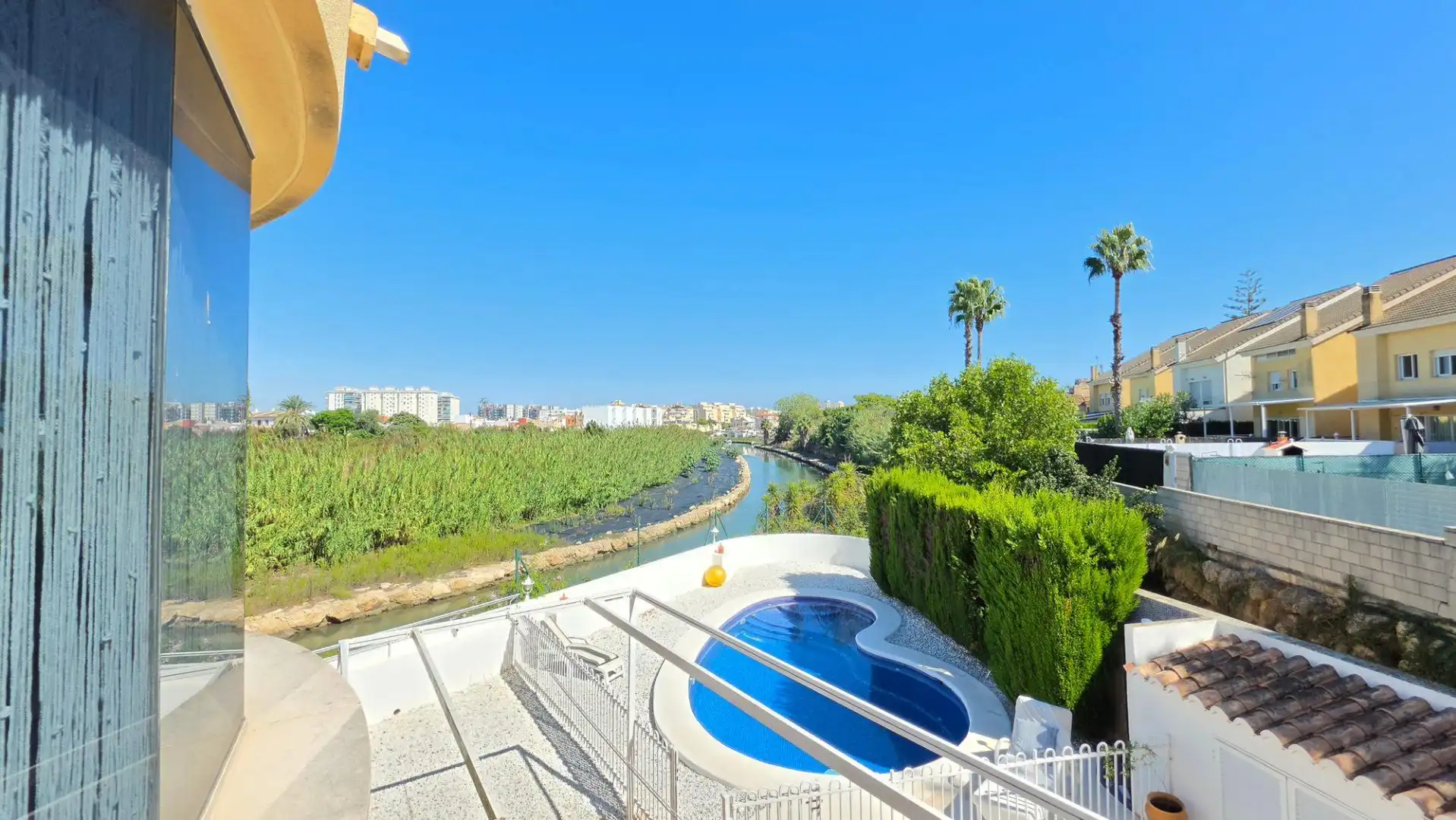 Vista exterior de Casa adosada en venta en Park Nord - Casona