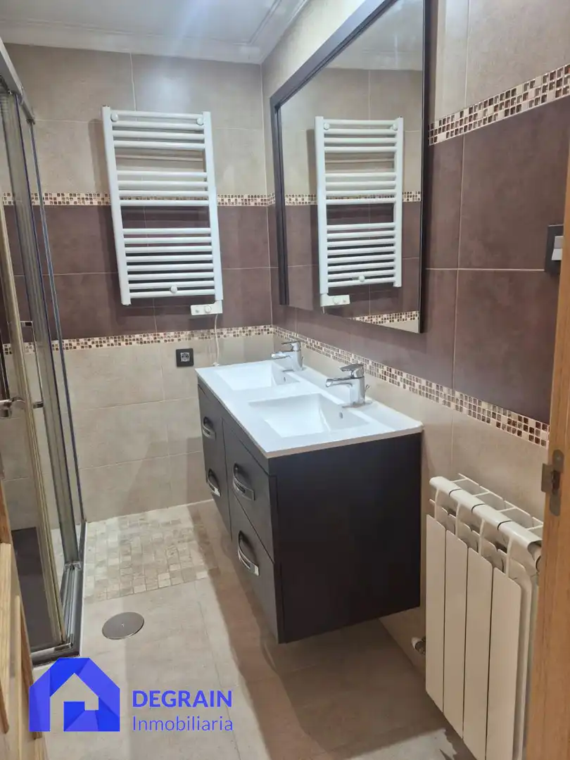 Bany de Pis de lloguer en Oviedo  amb Calefacció, Terrassa i Traster