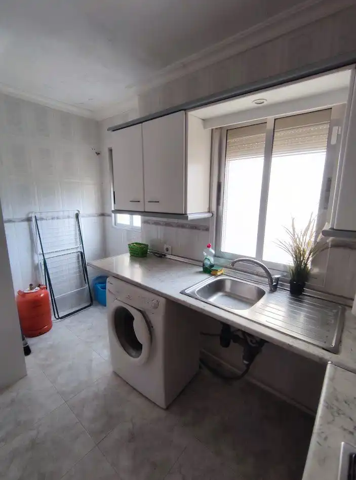 Kitchen of Flat for sale in Sevilla  with Air Conditioner and Storage room